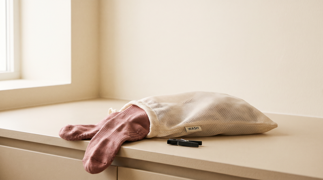 Pilates Socken waschen: So bleibt der Grip erhalten